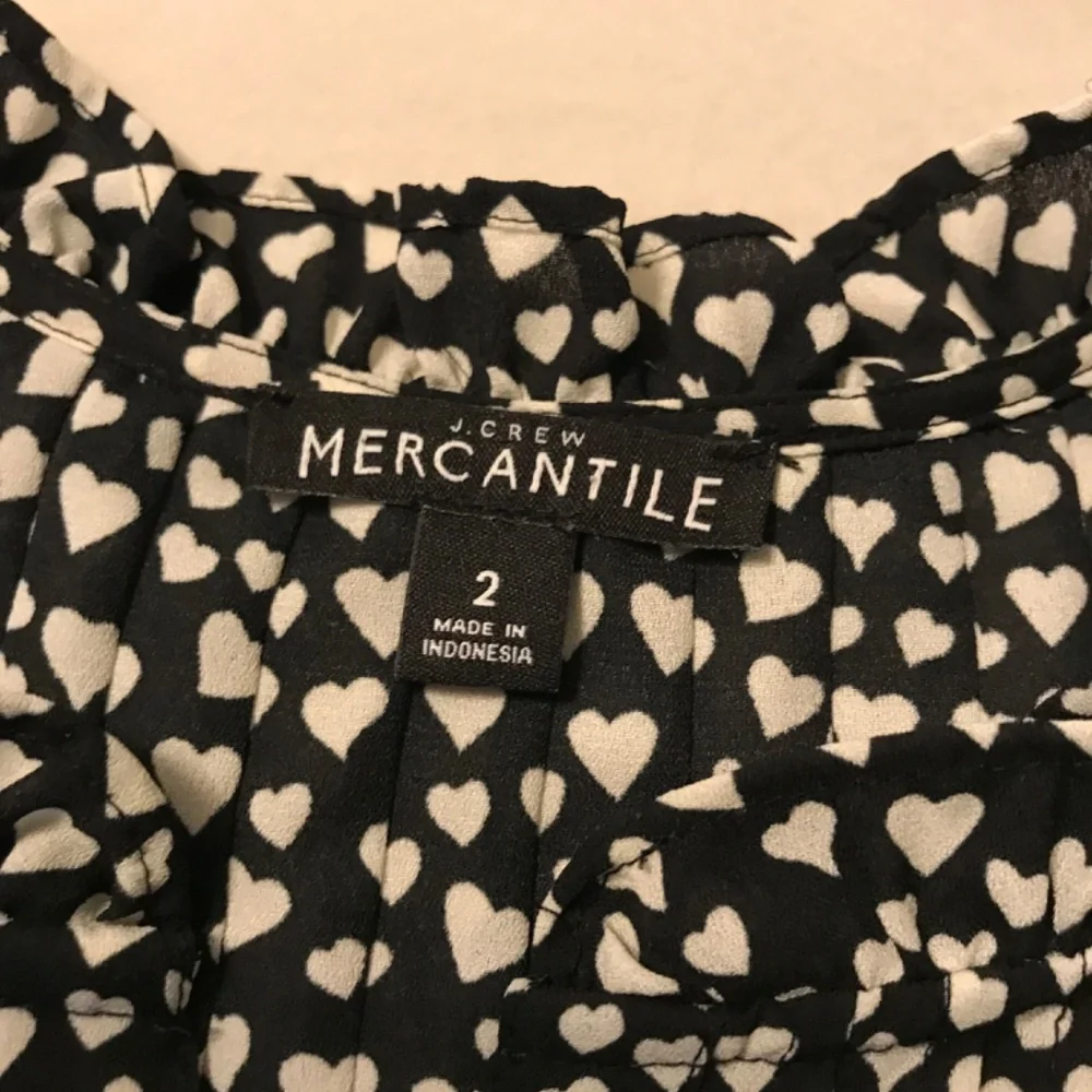 Black blouse w/white hearts, long sleeve Jcrew Mercantile. Size 2 Romantic EUC